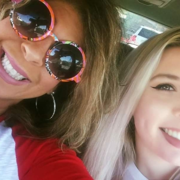 Hello I am Kim and Welcome to my Closet - Picture 4 of 16